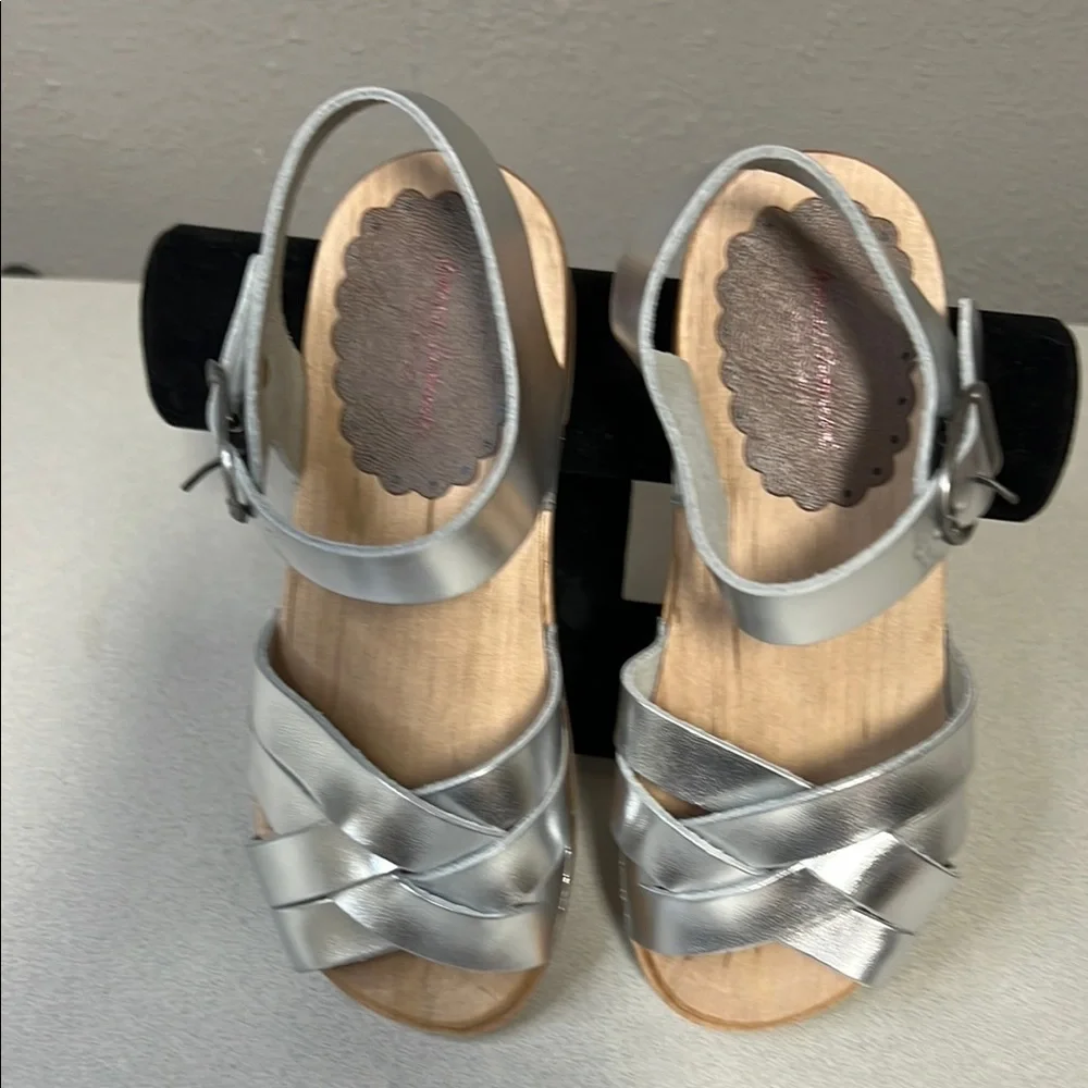 Hanna Andersson Silver Sandals for Effortless Style